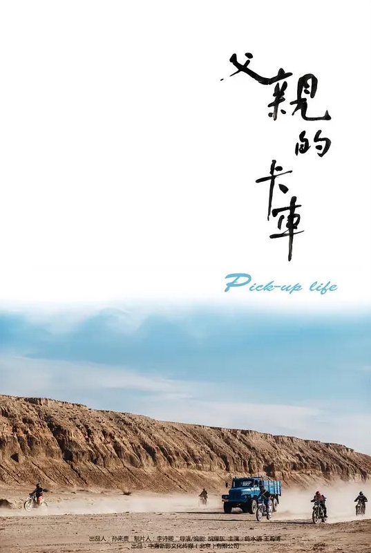 【偷拍抄底】美女SG躲在展台里扣B，内裤都破洞了！ - 波霸三级